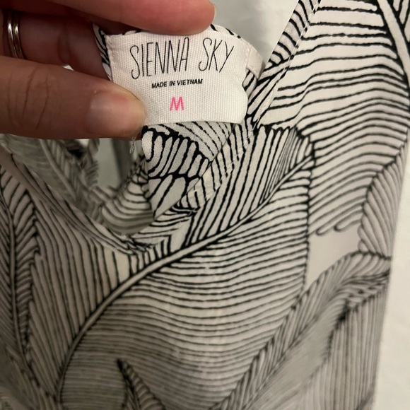 Sienna Sky Tropical Tank Top - Picture 3 of 4